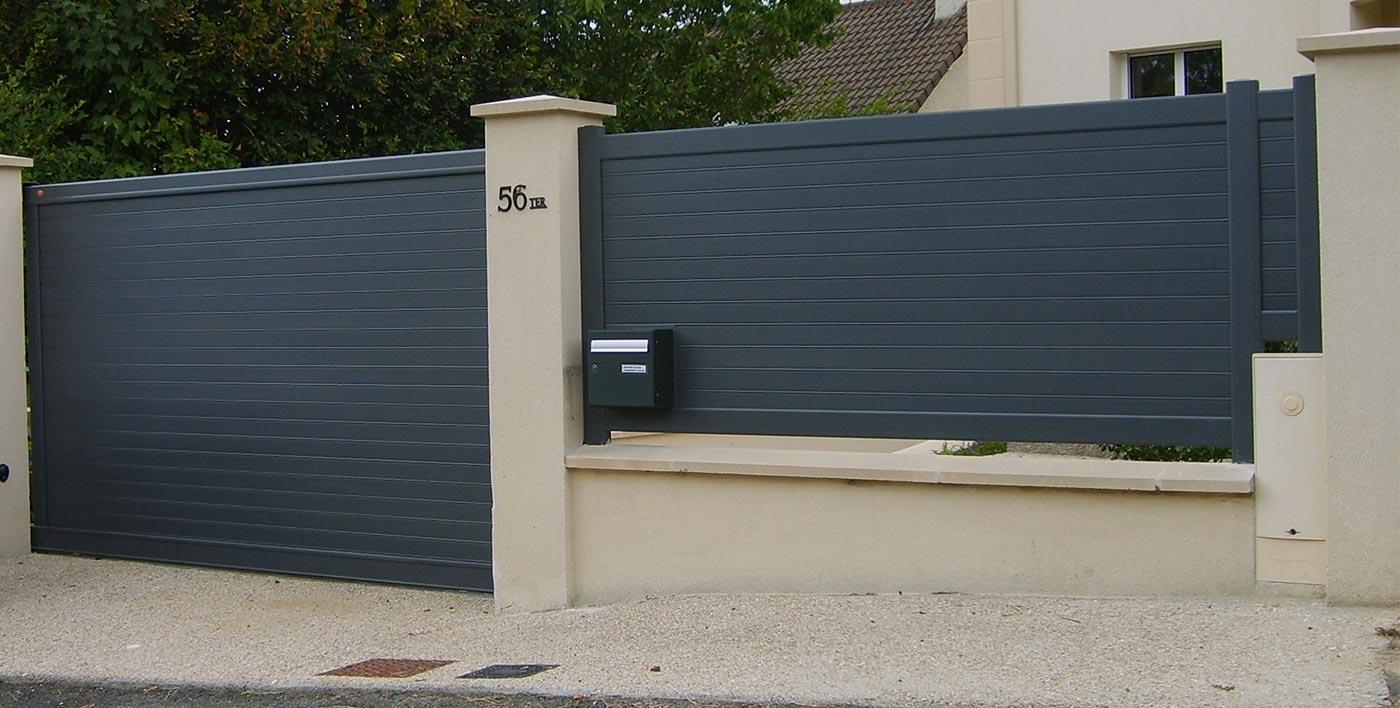 Portail aluminium sur mesure installé en Gironde par APS